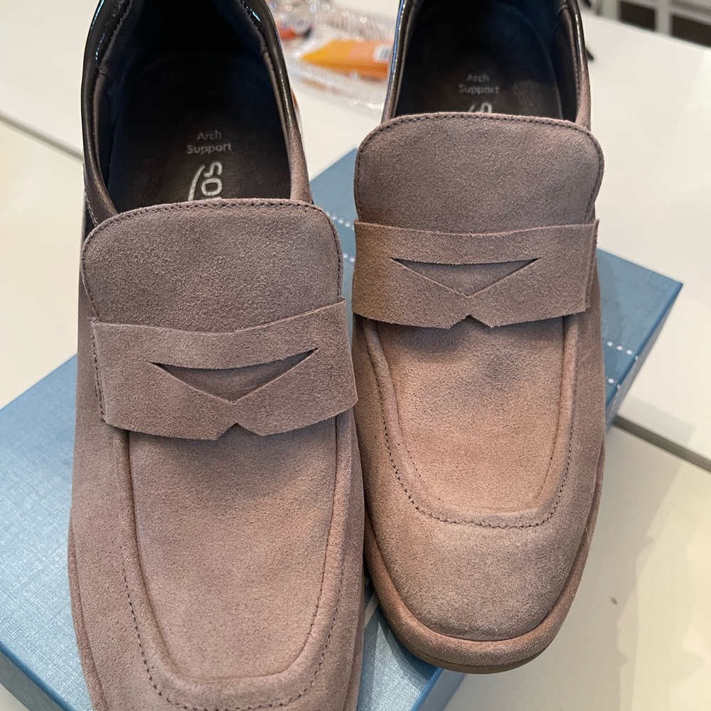 Women’s Suede Loafers in Tan